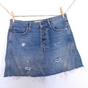 Free People Distressed Denim Skirt (SIZE 27)